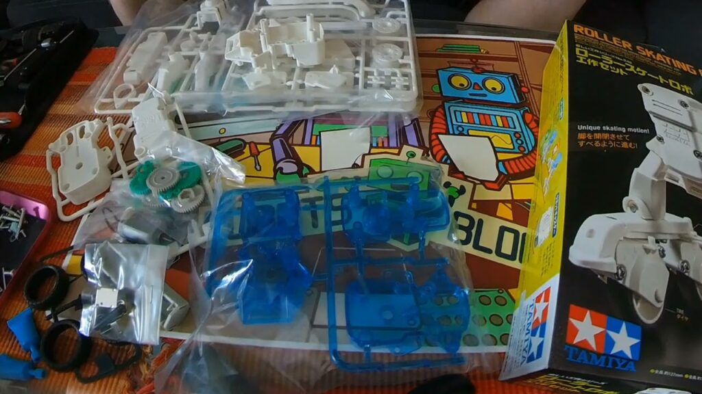 Tamiya Roller Skating Robot Realtime Build @TAMIYAINC