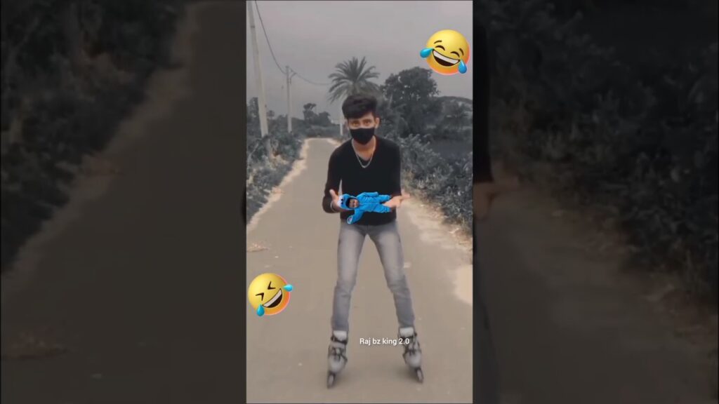 Skating masti ππ€£ #skating #brotherskating #skater #girlreaction #funny #road #masti #india #viral