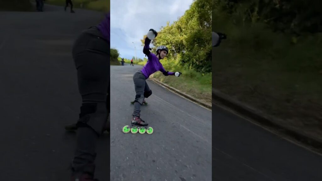skating rider best skills on road 😱👀 public reaction 😎 #reaction #skating #skills #viral #subscribe