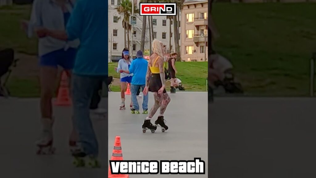 TATOO GIRL PART 3 AT VENICE BEACH ROLLER DISCO PLAZA LIVE #venicebeach #rollerskating #grind