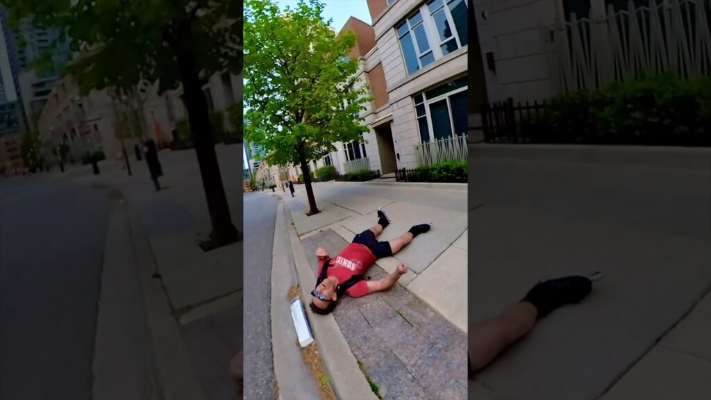 B Slapped by the city I love. #inlineskating #patinar #rollerblading #fyp #skating #fail #toronto