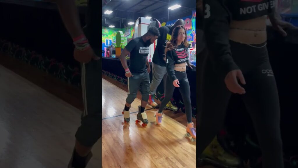 Shaquille O’Neal Holds On as Coach Gives Roller-Skating Tips