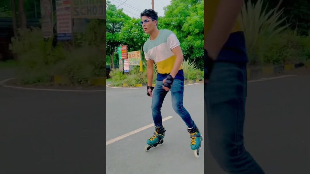 #skating #skater #india #girl #road #girlsreaction #shortvideo #youtubeshorts