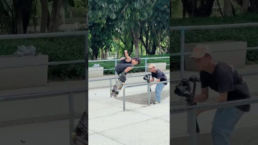 Today I will introduce my photographer, Extreme Roller Skating Awei, Skateboarding, Extreme Sports,