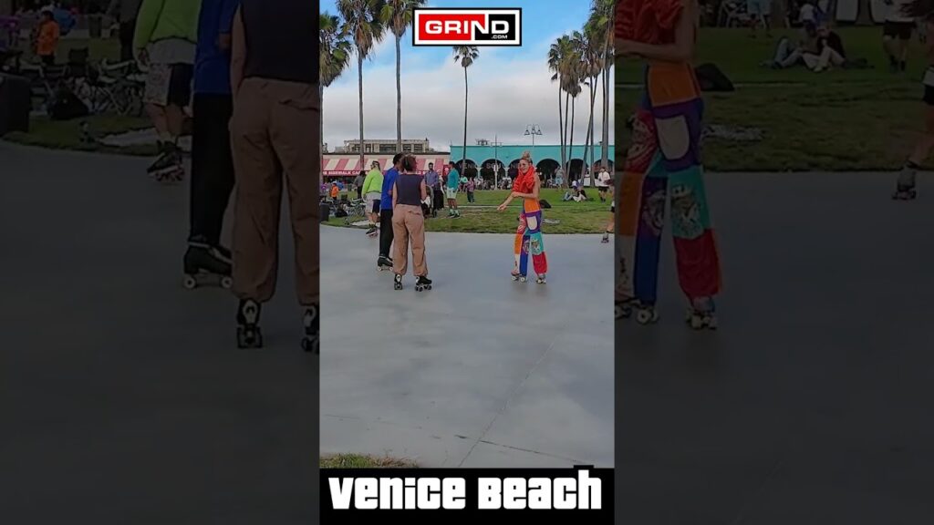 Firefly by Mura Masa AT VENICE BEACH ROLLER DISCO PLAZA Part 10 #venicebeach #rollerskating #grind