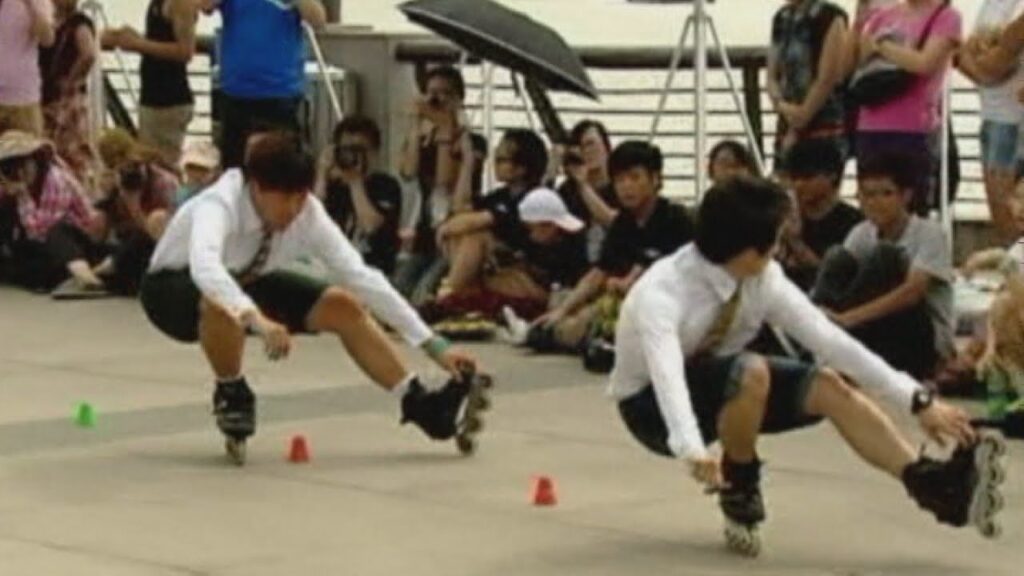 World’s best roller skaters compete in slalom in Shanghai