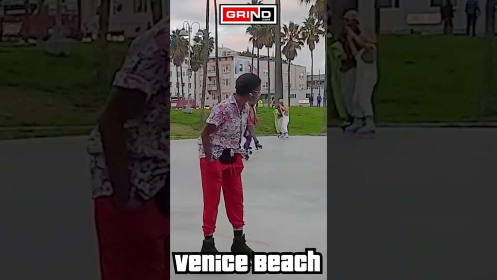 Night Fever by Bee Gees Part 4 AT VENICE BEACH ROLLER DISCO PLAZA LIVE #rollerskating #grind