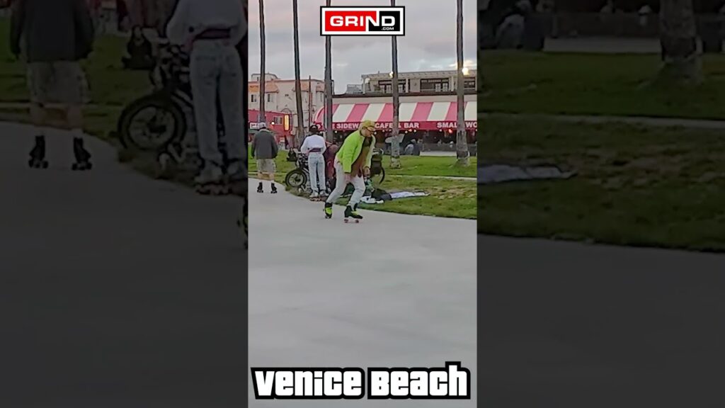 Night Fever by Bee Gees Part 9 AT VENICE BEACH ROLLER DISCO PLAZA LIVE #rollerskating #grind