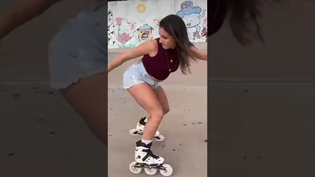 Girls Roller Skating Tricks #femalesports #rollerskate #rollerskater #rollerskating