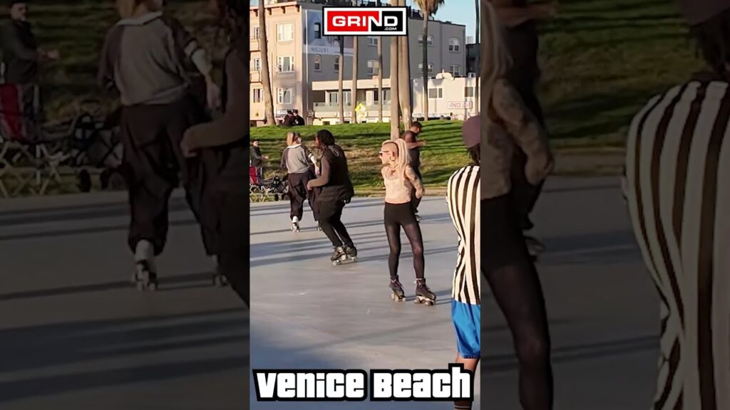 Another Brick In The Wall Pink Floyd AT VENICE BEACH ROLLER DISCO PLAZA LIVE #rollerskating #grind