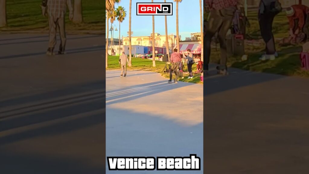 Get Me Home Foxy Brown Part 2 AT VENICE BEACH ROLLER DISCO PLAZA LIVE #rollerskating #grind