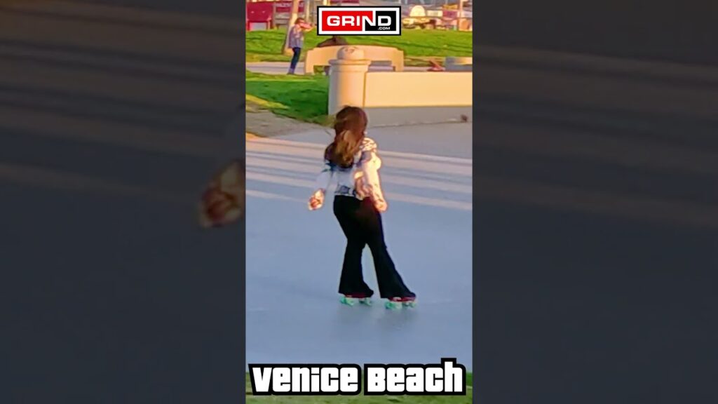 Stayin’ Alive by Bee Gees AT VENICE BEACH ROLLER DISCO PLAZA LIVE #rollerskating #grind