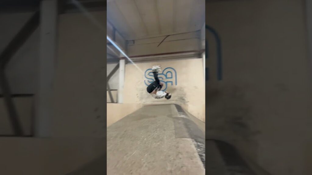 Rollerblading in skatepark #rollerskating #roller #skatepark #extreme