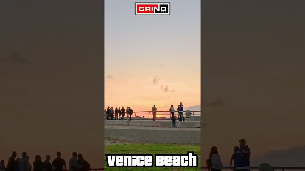 PT 8 East Coast Poplock – Ronnie Hudson at VENICE BEACH ROLLER DISCO PLAZA  #grind  #rollerskating