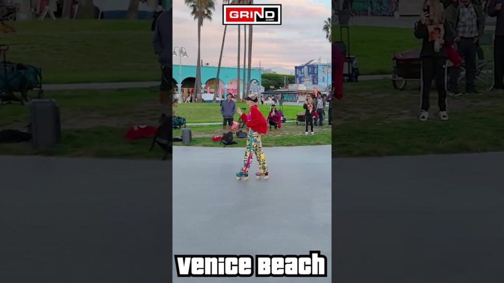 PT 4 She is on Fire with Earth, Wind & Fire at VENICE BEACH ROLLER DISCO PLAZA #grind #rollerskating