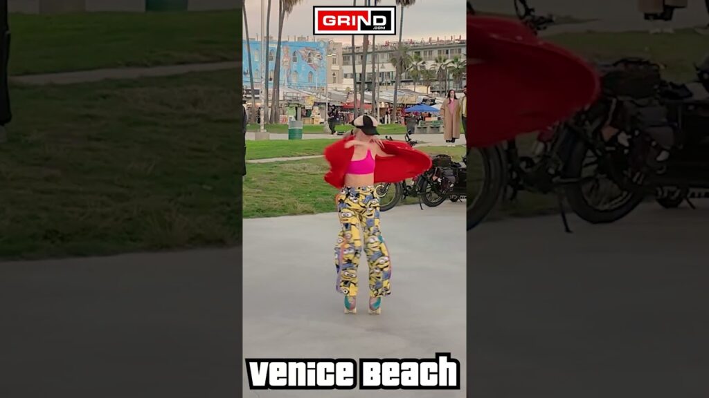 PT 7 SHE IS FANTASY with Earth, Wind & Fire at VENICE BEACH ROLLER DISCO PLAZA #grind #rollerskating