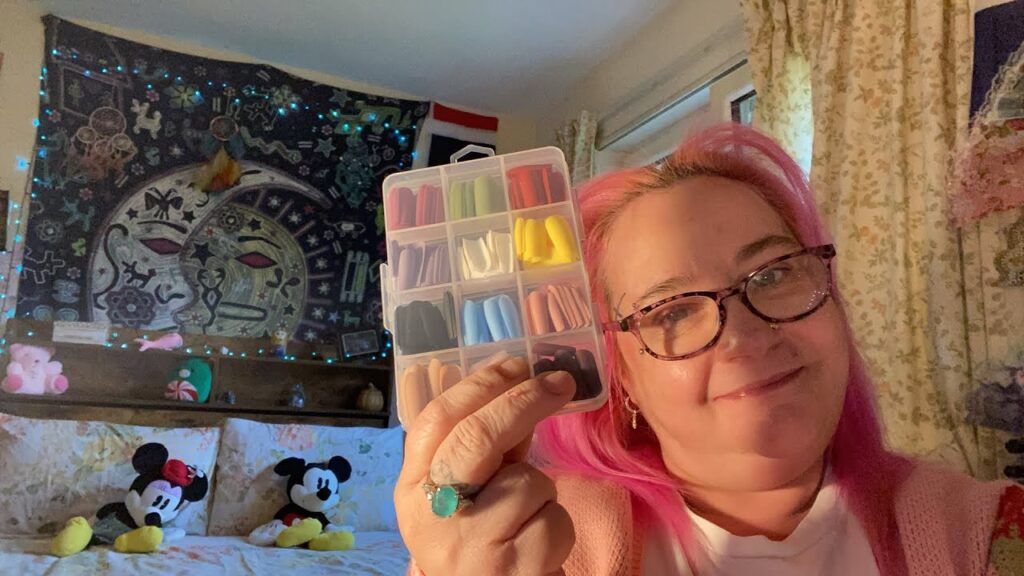 Doing my spring nails 🌷💐🌼🥀🌸🌷💐