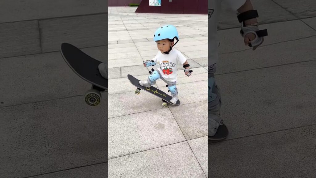 scating baby 🐥🙏#skating #shorts