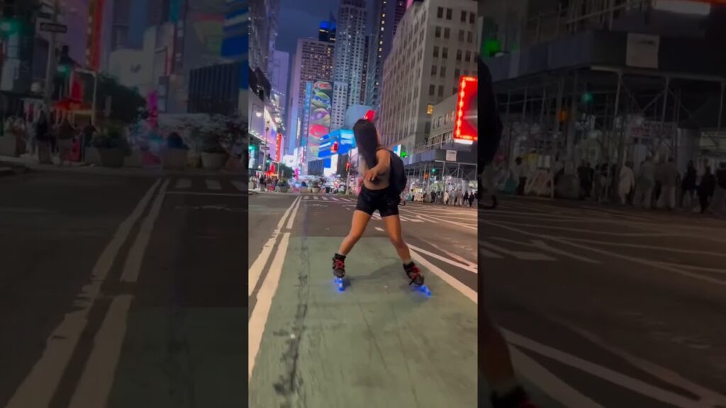 beautiful girl on road skating ЁЯШАЁЯШ▓#reaction #viral #reels #skills #youtube #skating #subscribe #girl