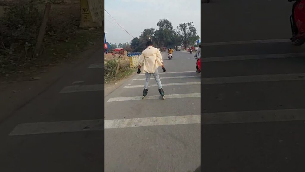 चक्के वाला जूता पहनकर हाईवे पर चलता हुआ युवक #latest #short #viral