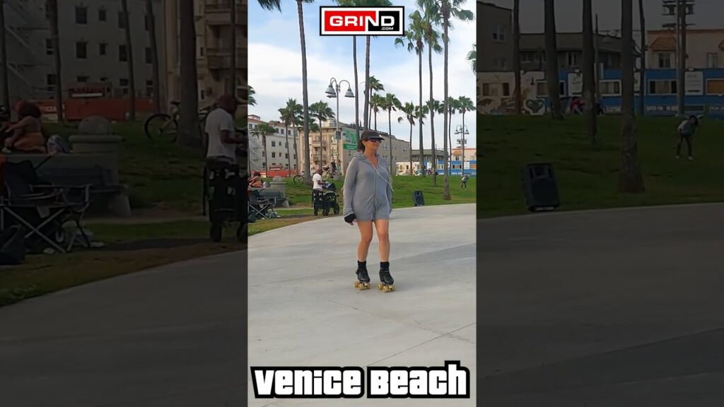 Oh, Pretty Woman Roy Orbison AT VENICE BEACH ROLLER DISCO PLAZA #rollerskating #grind