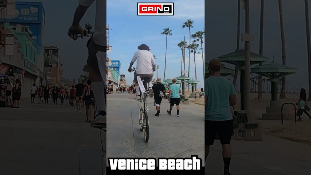 Low Rider by War AT VENICE BEACH BOARDWALK LIVE #rollerskating #grind #disco