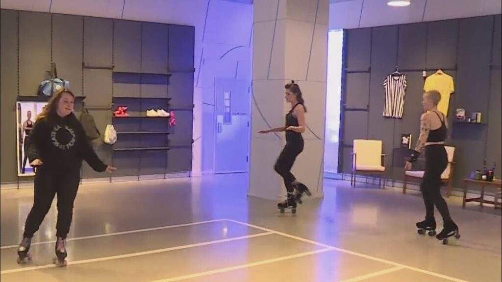 Kohr Explores: Learn to roller skate at the Lloyd Center