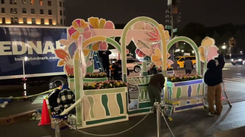 New York City LIVE Tuesday Night Midtown Manhattan