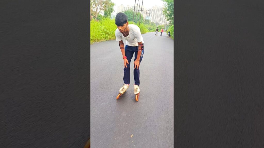 Practice make man perfect 😰#skating #trending #yputubeshorts #publicreaction #short#shorts