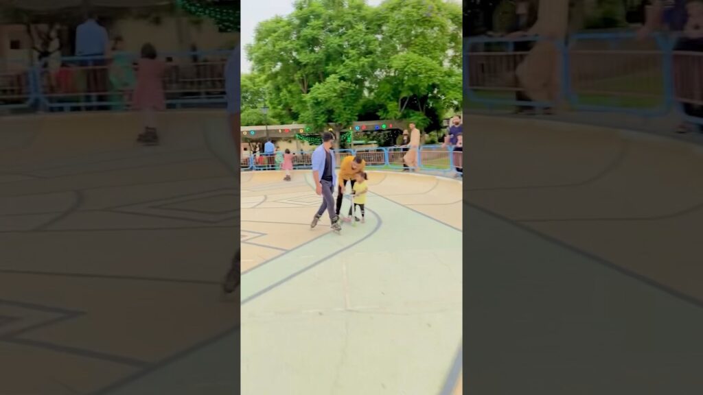 Omg 😱😱😱ya bhai beach ma kha se a gye 😱😱😱😱😱#youtubeshorts #skating