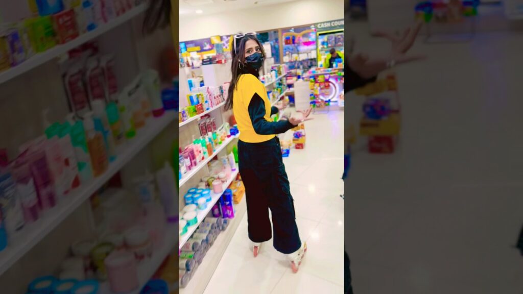 Khany ka kuxh ni mila 🙁#skatinggirl #sehaafam #youtubeshorts #youtube #rollerskating #skatergirl
