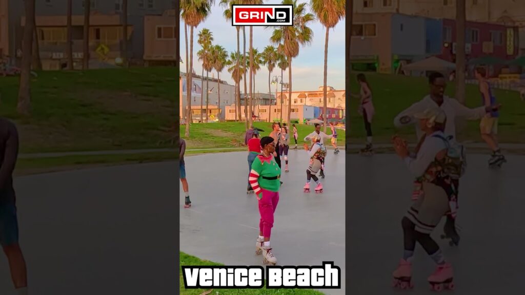 VENICE BEACH ROLLER DISCO PLAZA LIVE #rollerskating #grind