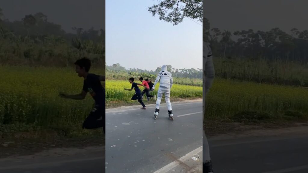 #trending #rollerskater #funny #skating #india #momy #shortsfeed #skatingreaction @BGSKATINGBOY