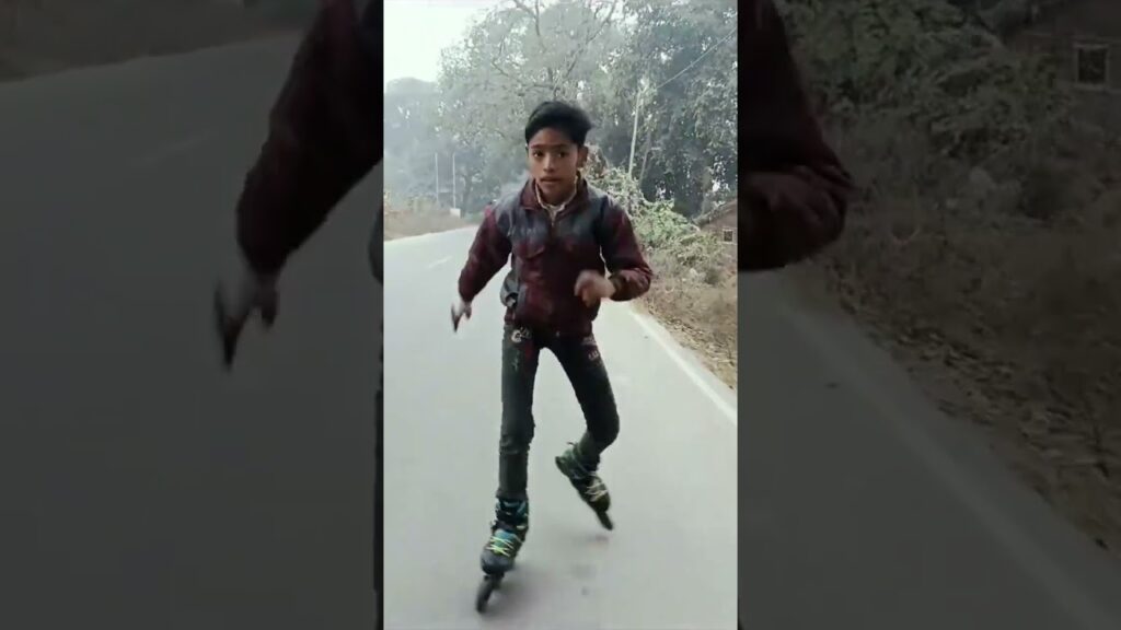 😤🤣#skating #road #cute#girls#funny #shortsvideo #shorts #reaction #youtubeshorts #viralshorts
