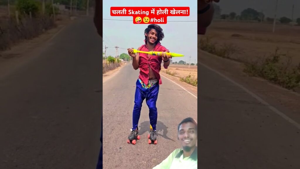 चलती🛼Skating में होली खेलना!🤪😉 #holi #holicomedy #holiday