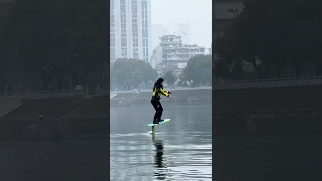 इस लड़की का स्टंट आपको हैरान कर देगा.#shorts #youtubeshorts #youtubeshorts #trending #trendingshorts