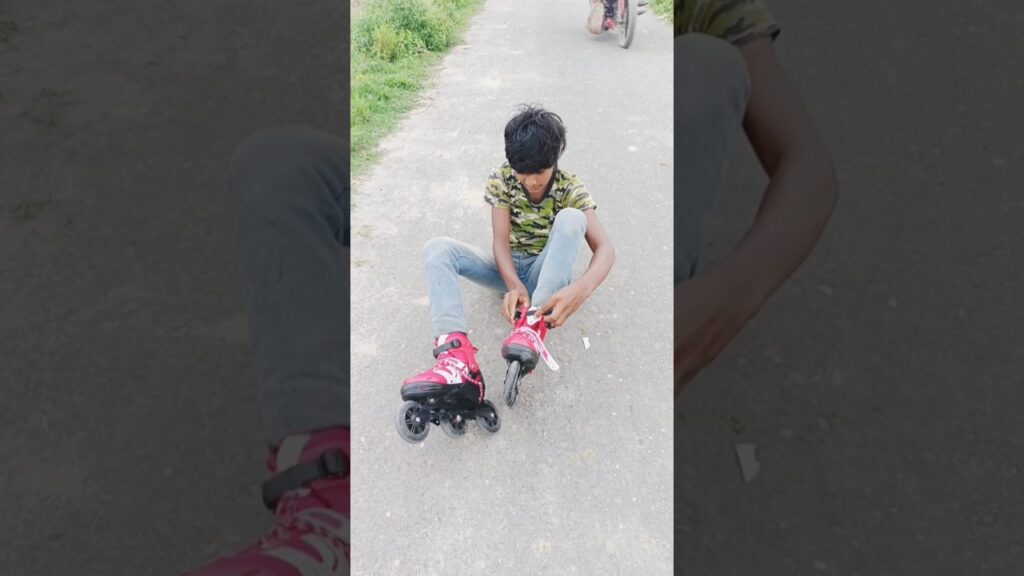 bhaiyon ko phone chahie 😱#skating#shorts #skater #rollerblading #cute #news #love 🛼🛼