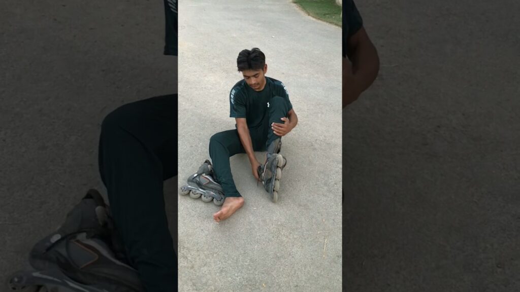 😤🤣 #skating #road #cycle #girl #funny #reaction #youtubeshorts #viralshorts #shortsvideo #shorts