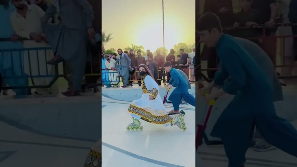 Park me itne log🤯🔥🥰😂🤔#Fakharskater #Ansafakhar #Ansaskater #short #shortvideos #fyp #funny