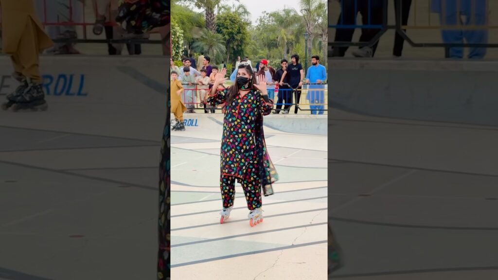 Lal pari #sehaaskater #skatinggirlsehaa #skatinglover #youtubeshorts #youtube #rollerskating #sehuu