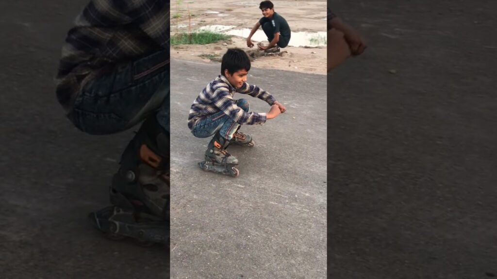 ๐ค๐คฃ #skating #road #cycle #girl #funny #reaction #youtubeshorts #viralshorts #shortsvideo #shorts