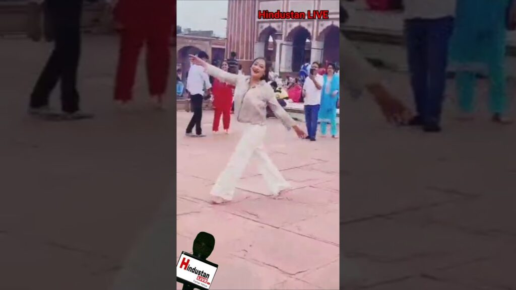 नचनियों हिजड़ों ने जामा मस्जिद को डाँस क्लब बना दिया, बेहुरमती के ज़िम्मेदार मुसलमान ख़ुद कोई और नही ?