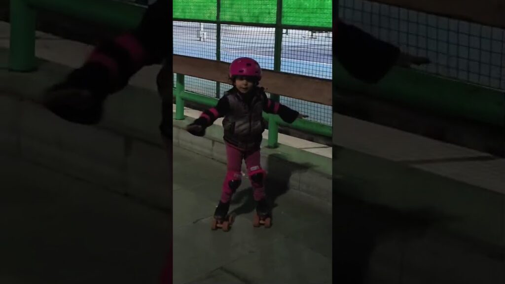 Ladki Badi Anjani Haiππ€£π₯π #ytshorts #shortsviral #shortsfeed #shortsvideo #shorts #sports #skating