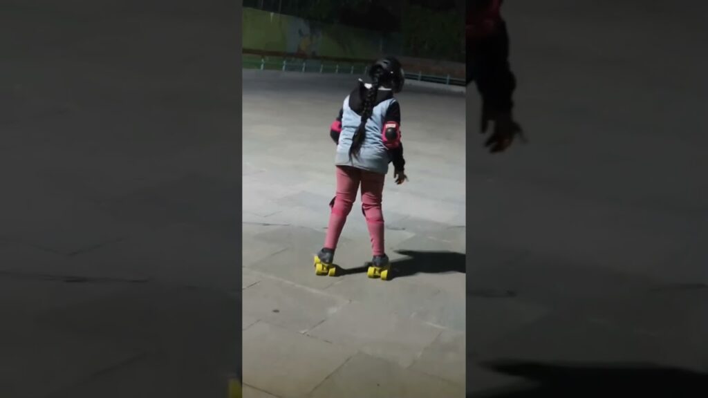 Ladki Badi Anjani Hai😂🤣🔥🙈 #ytshorts #shortsviral #shortsfeed #shortsvideo #shorts #sports #skating