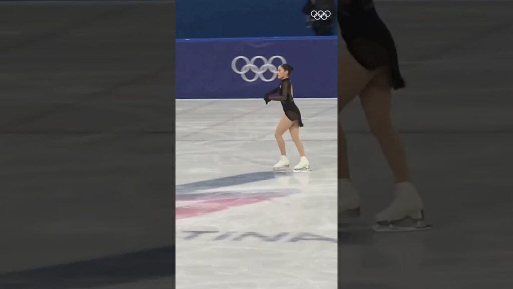 Maddie Schizas slaying off and on the ice π
π #MilanFigureSkating