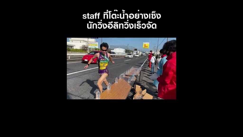 staff ที่โต๊ะน้ำอย่างเซ็ง